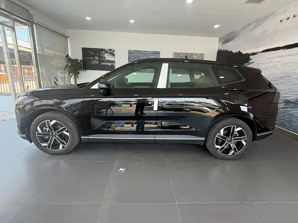 Volvo XC70 Plug-In Hybrid 2026