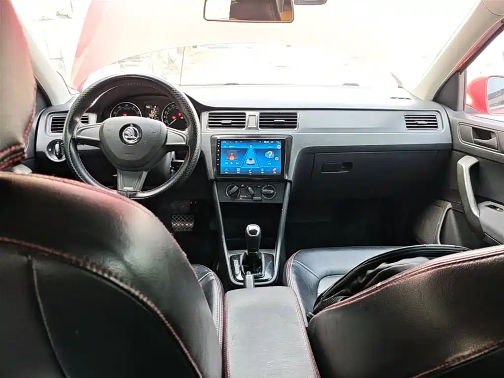 Skoda Rapid Spaceback 2017 — фото 10