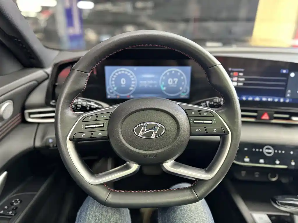 Hyundai Elantra 2023 — фото 10