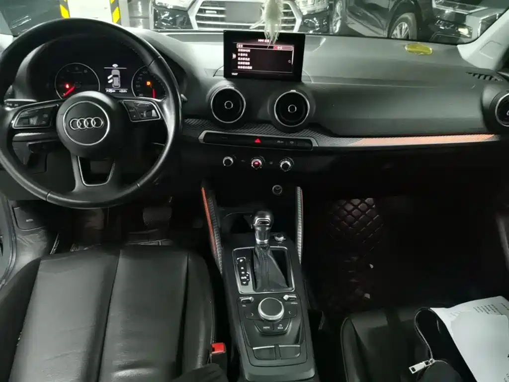 Audi Q2L 2019 — фото 16