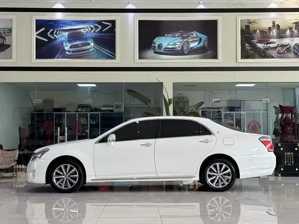 Toyota Crown 2012