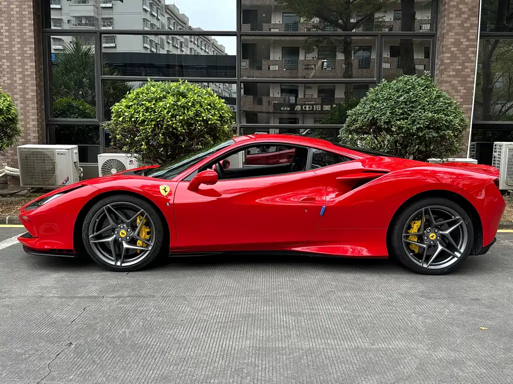 Ferrari F8 2023 — фото 2