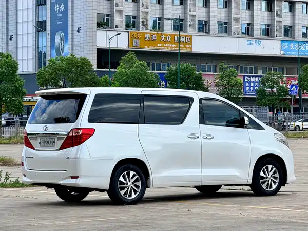 Toyota Alphard 2015