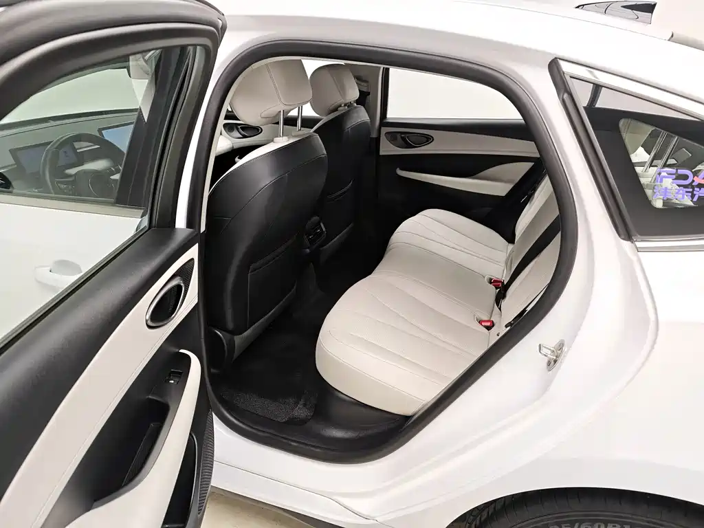 BYD Seal 05 DM-i 2025 — фото 17