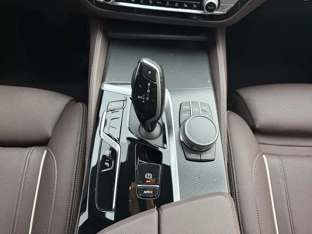 BMW 5 Series New Energy 2021 — фото 16