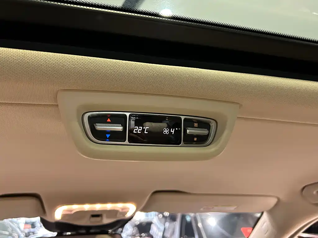 Mercedes-Benz V-Class 2017 — фото 15