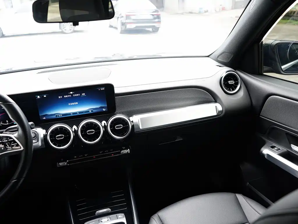 Mercedes-Benz GLB 2023