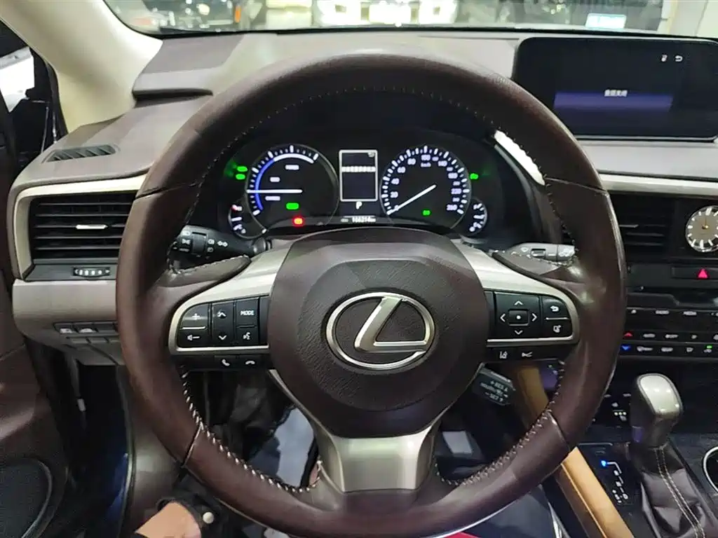 Lexus RX 2018 — фото 11