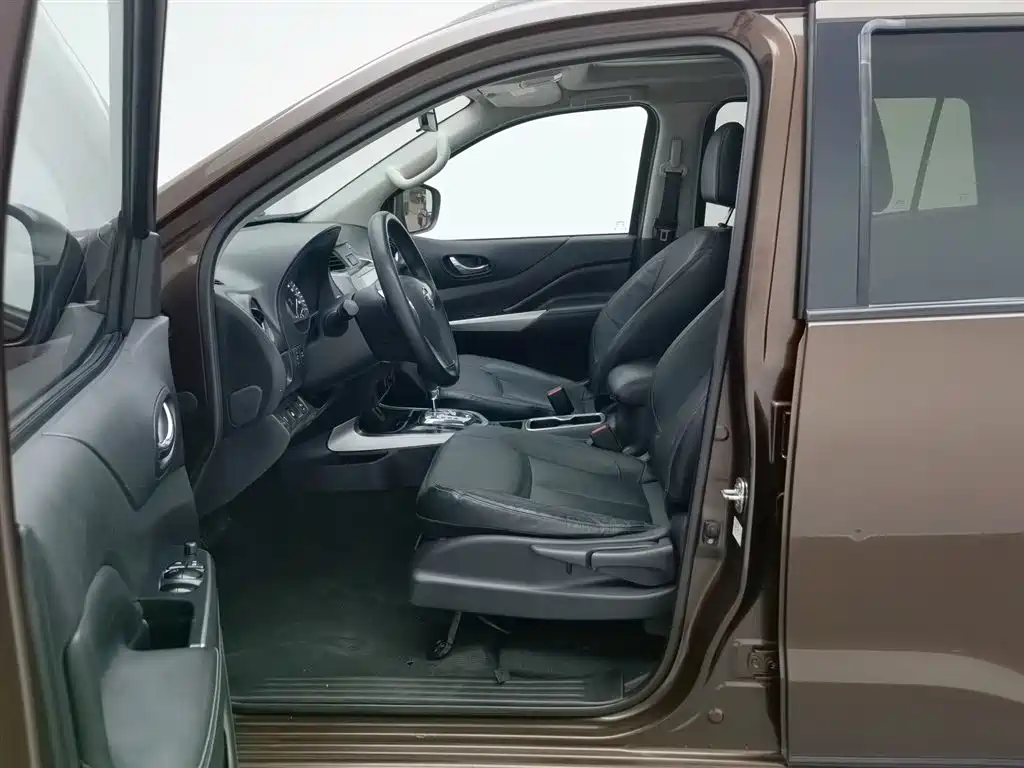 Nissan Terra 2019 — фото 10