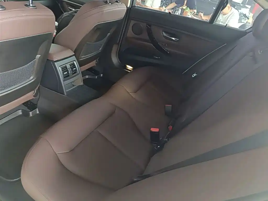 BMW 3 Series 2019 — фото 17