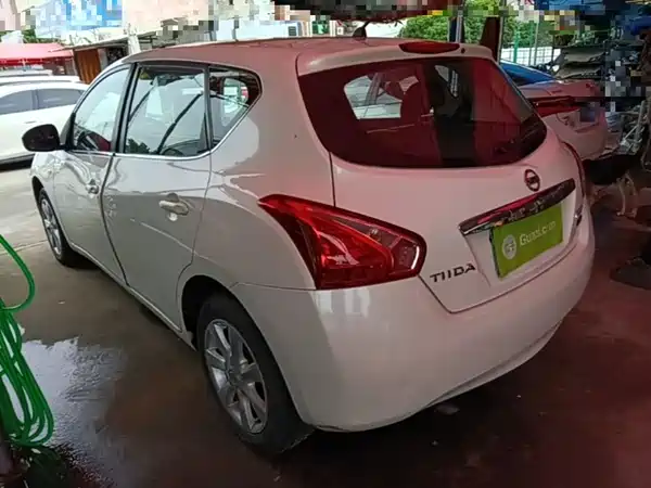 Nissan Tiida 2015