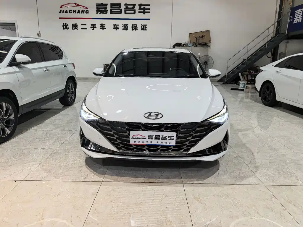 Hyundai Elantra 2023 — фото 9