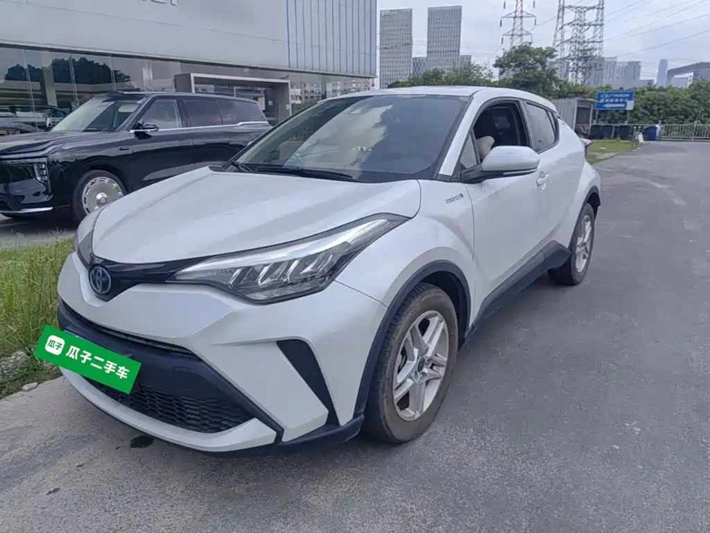 Toyota C-HR 2023 — фото 2