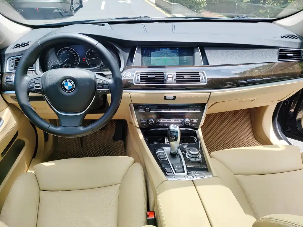 BMW 5 Series GT 2010 — фото 8