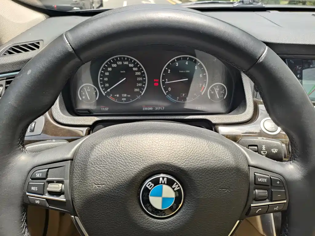 BMW 5 Series GT 2010 — фото 14
