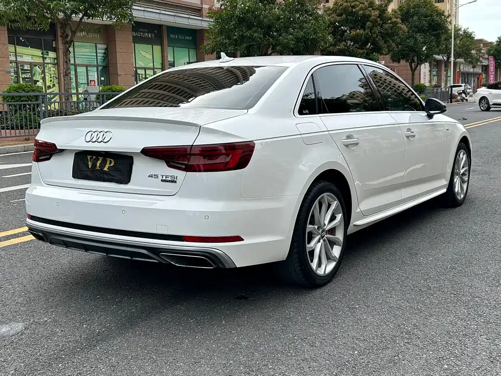 Audi A4L 2019 — фото 4