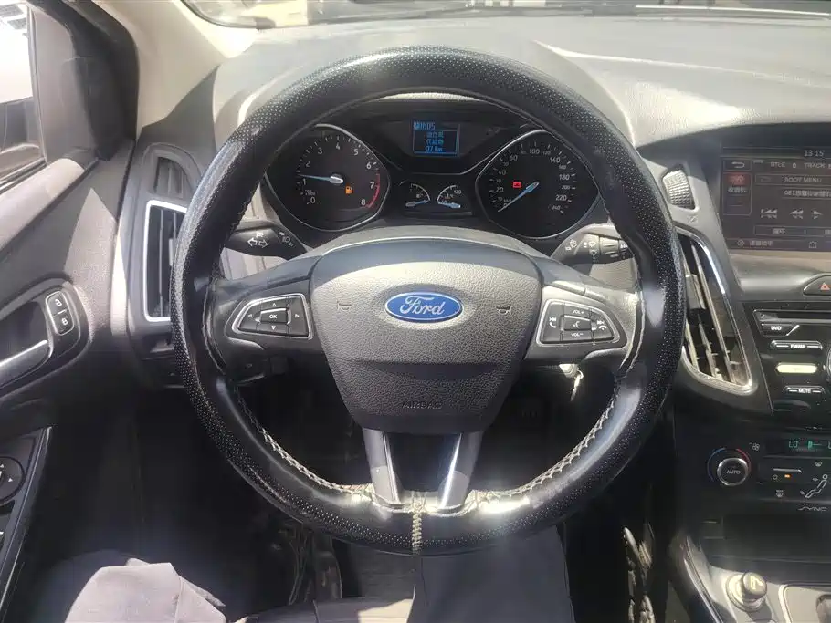 Ford Focus 2016 — фото 15
