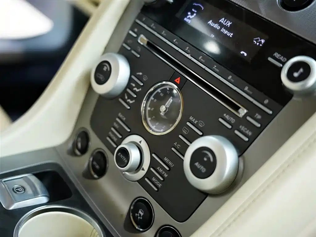 Aston Martin Rapide 2011 — фото 49