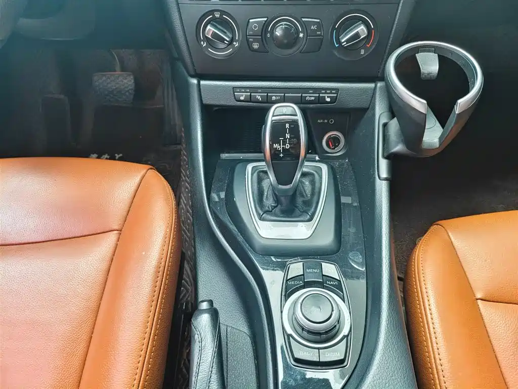 BMW X1 2015 — фото 8