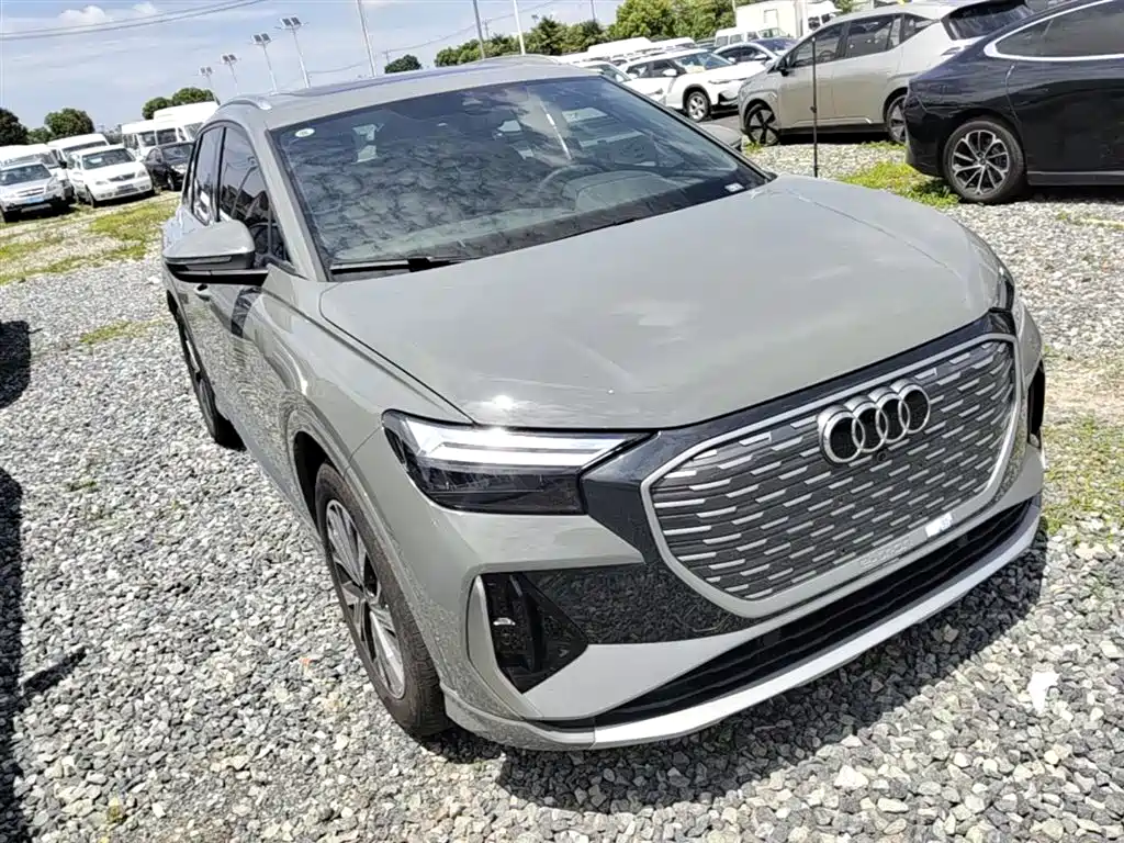 Audi Q4 e-tron 2025 — фото 4