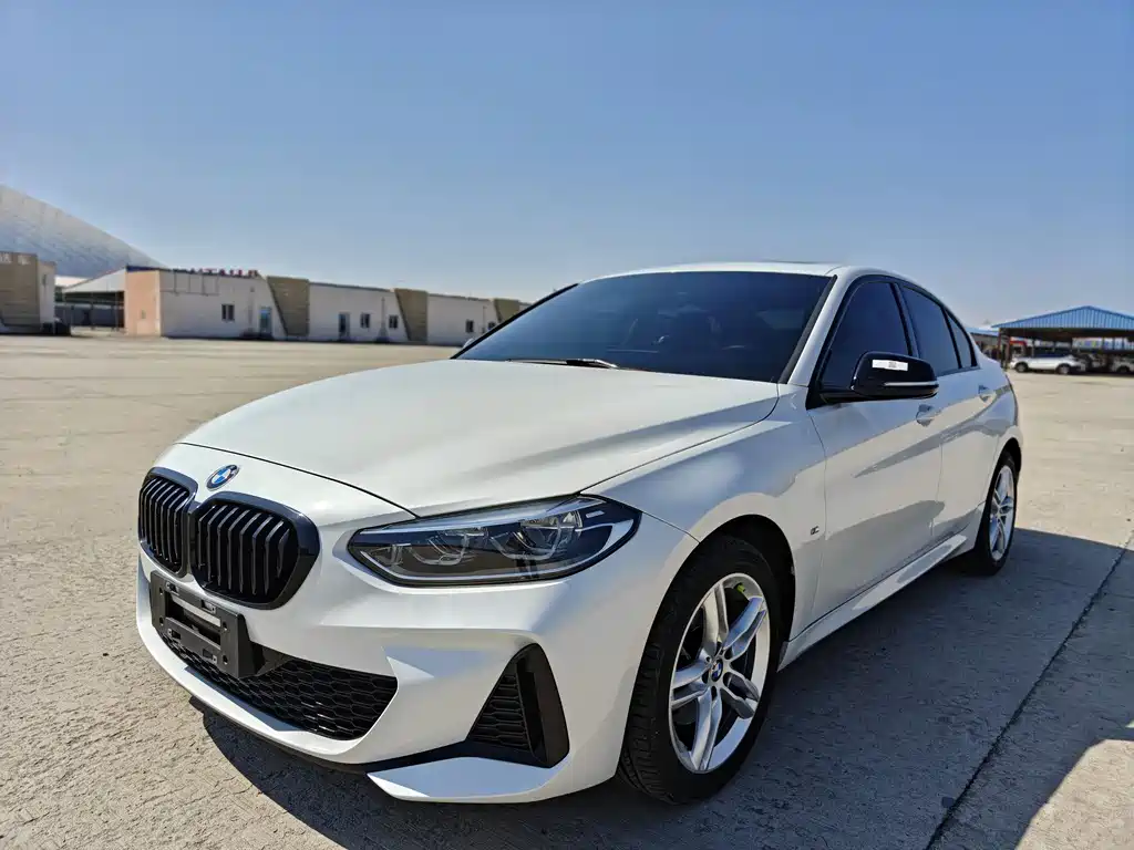 BMW 1 Series 2022 — фото 1