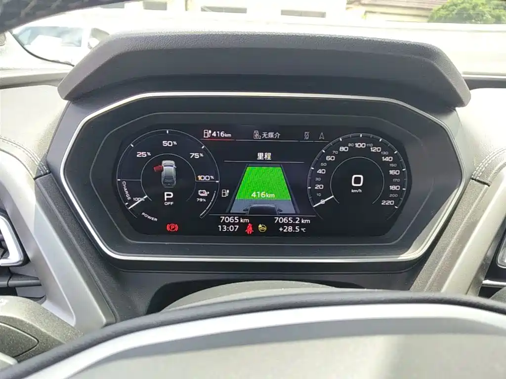 Audi Q4 e-tron 2025 — фото 12