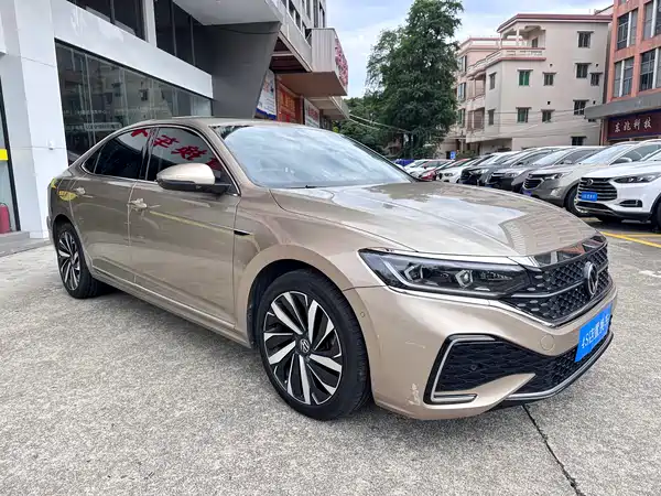 Volkswagen Passat 2023