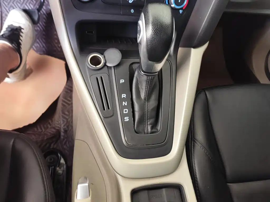 Ford Focus 2018 — фото 17