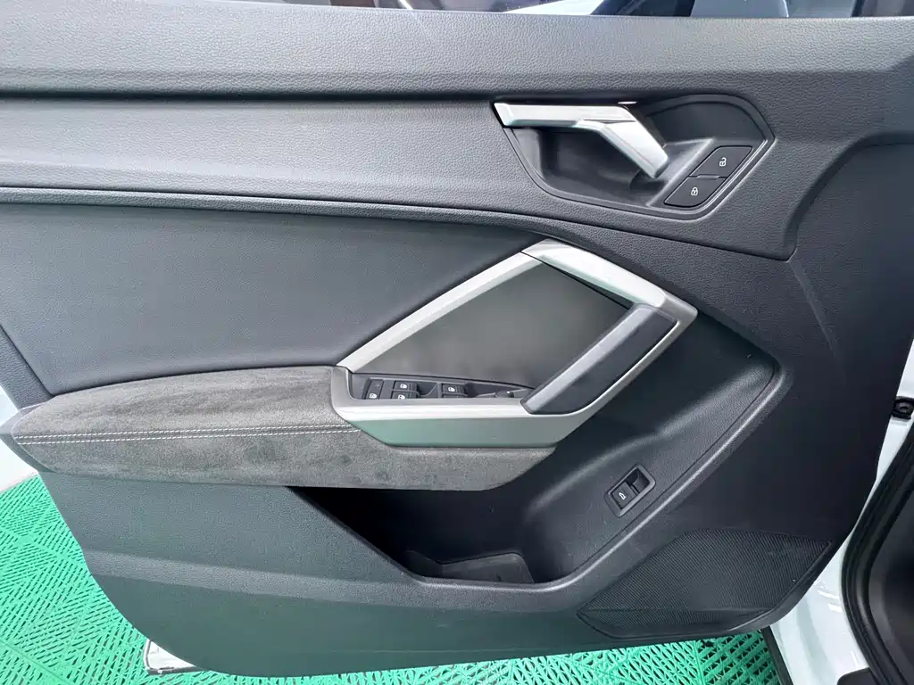 Audi Q3 2023 — фото 13