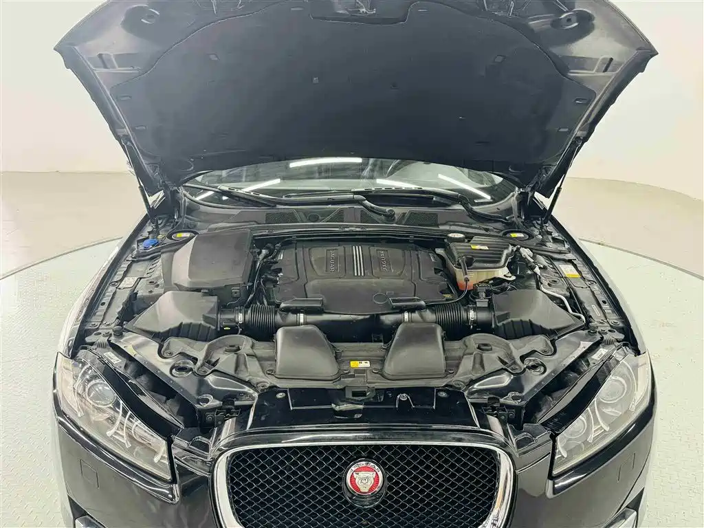 Jaguar XF 2014 — фото 9