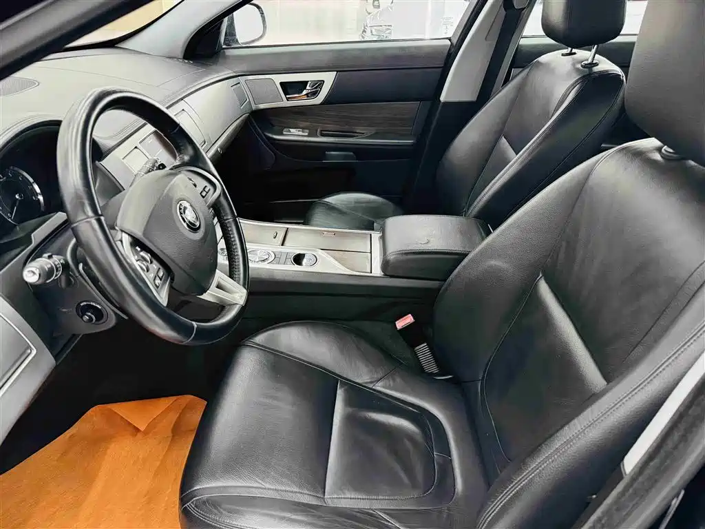 Jaguar XF 2014 — фото 17