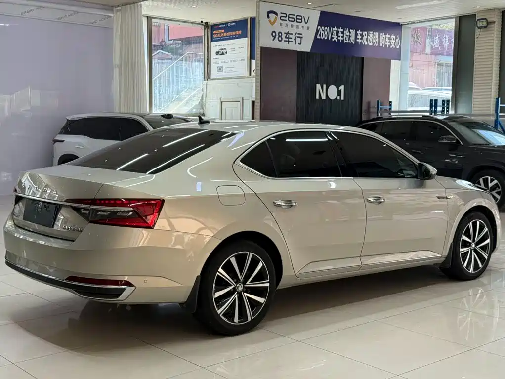 Skoda Superb 2023 — фото 4