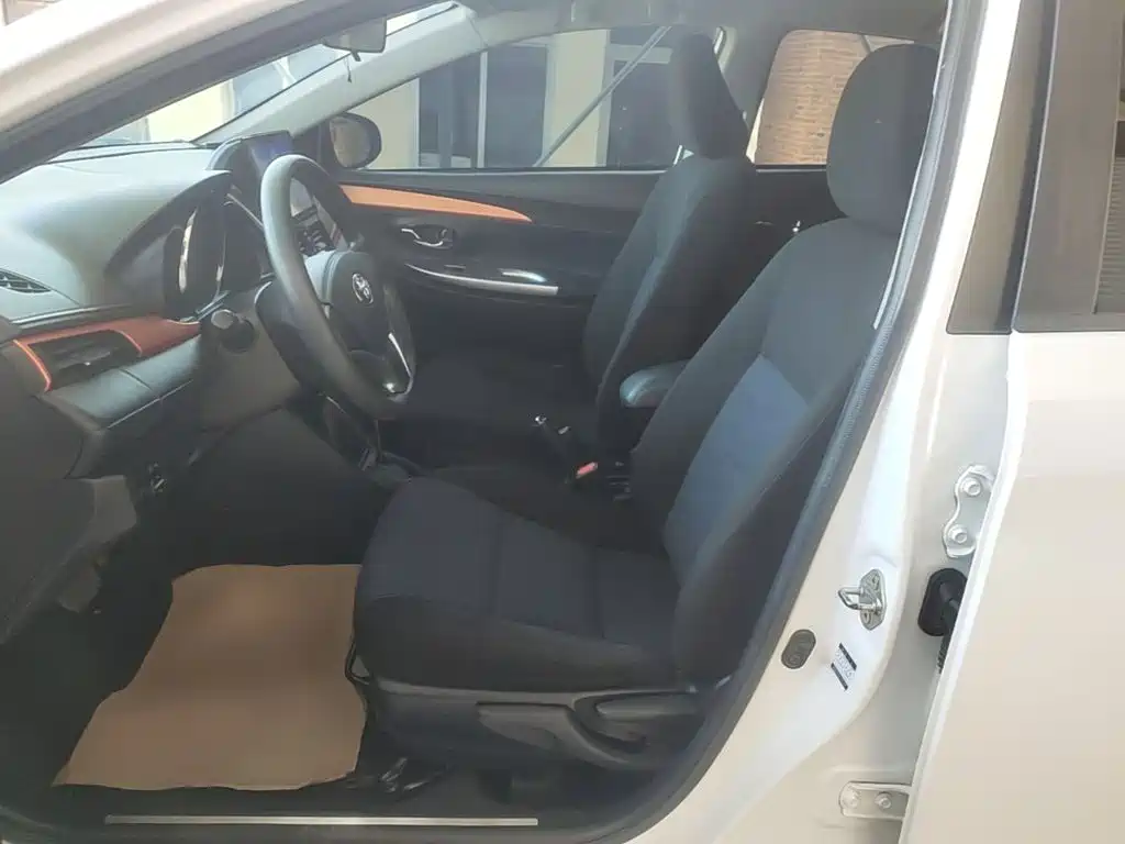 Toyota Yaris L 2016 — фото 15