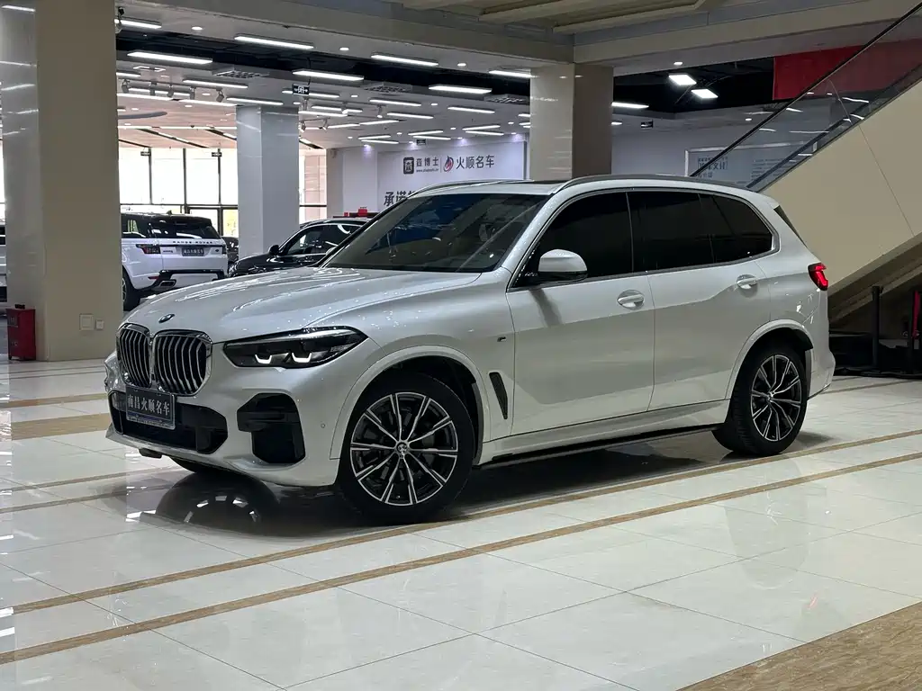BMW X5 2022 — фото 1