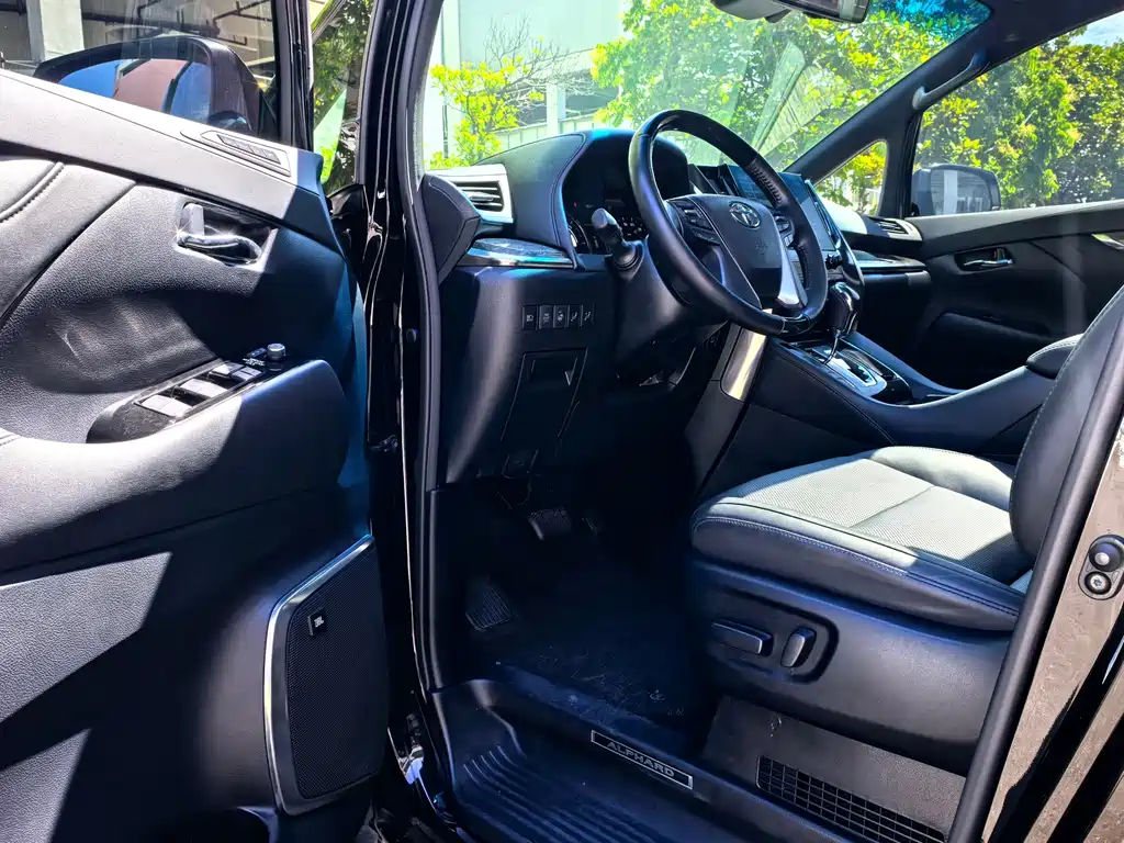 Toyota Alphard 2021 — фото 12
