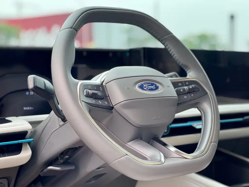Ford Edge 2024 — фото 15