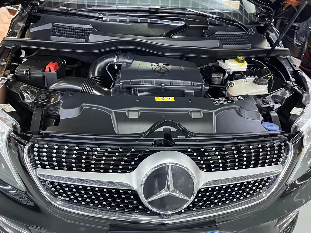 Mercedes-Benz V-Class 2022 — фото 20