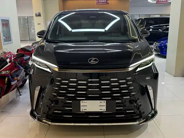 Lexus LM 2023