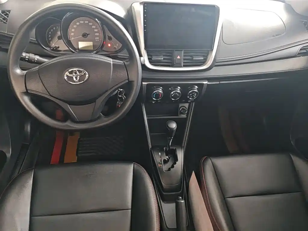 Toyota Yaris L 2020 — фото 10