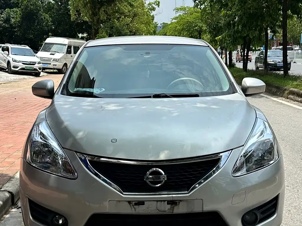 Nissan Tiida 2012