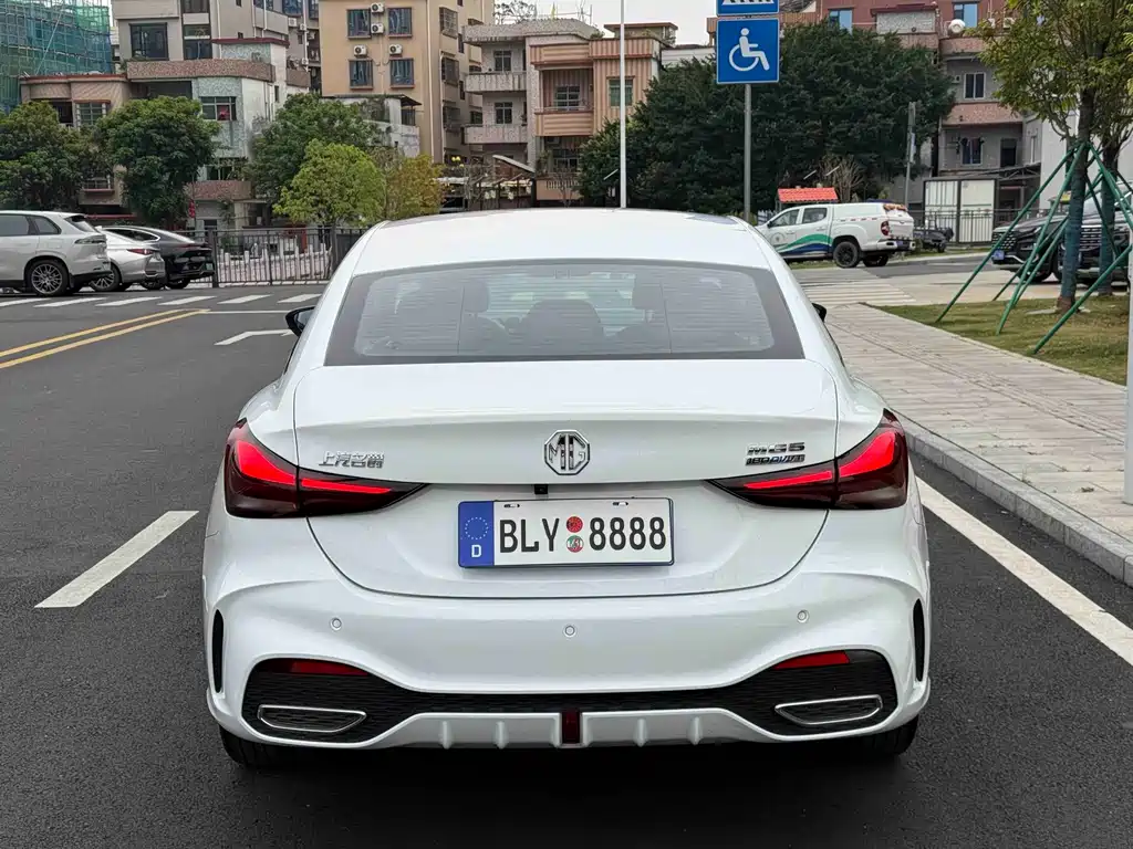 MG MG5 2025