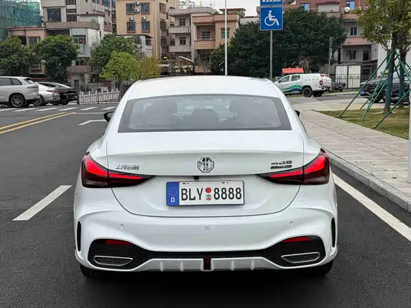 MG MG5 2025