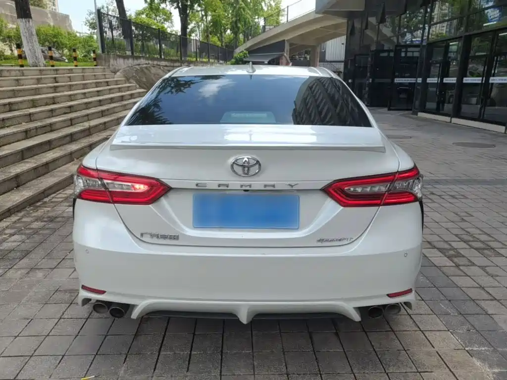 Toyota Camry 2022 — фото 6