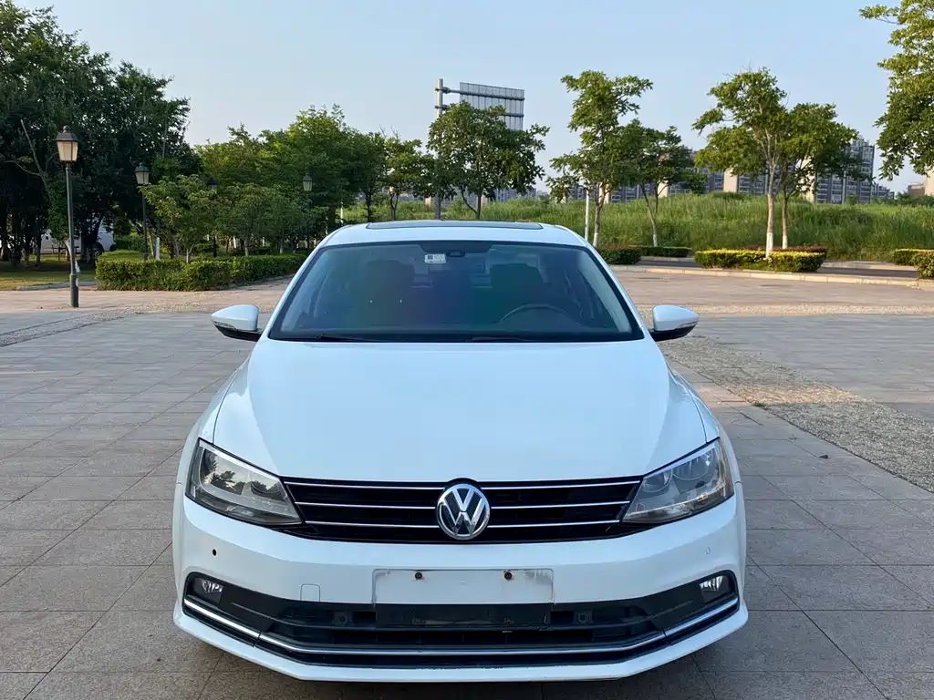 Volkswagen Sagitar 2015
