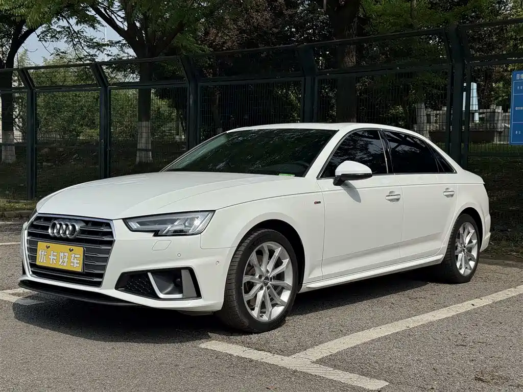 Audi A4L 2019 — фото 1