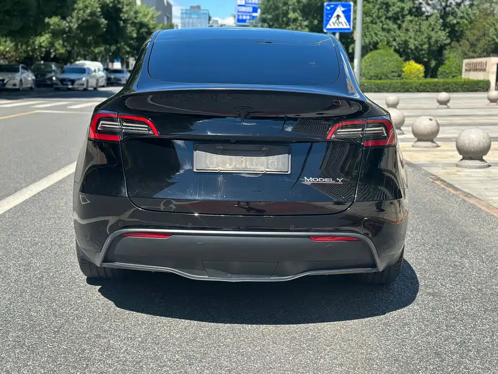 Tesla Model Y 2022 — фото 14