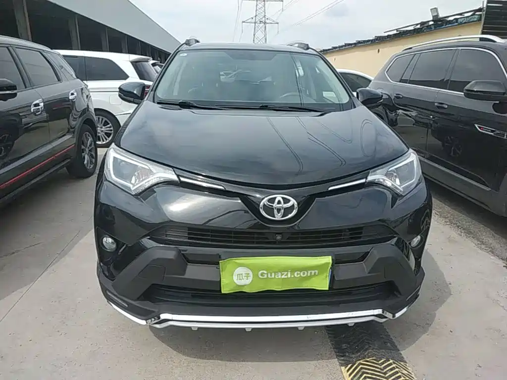 Toyota RAV4 2018 — фото 3