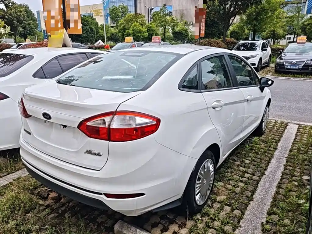 Ford Fiesta 2016 — фото 7
