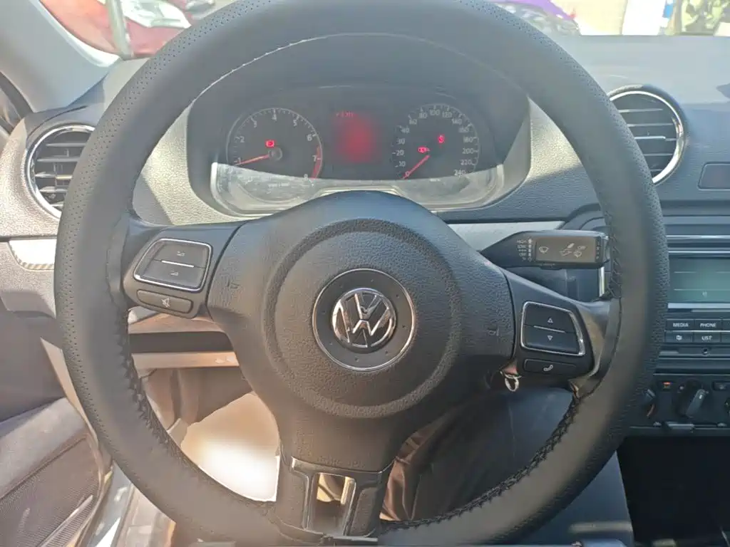 Volkswagen Jetta 2015 — фото 11