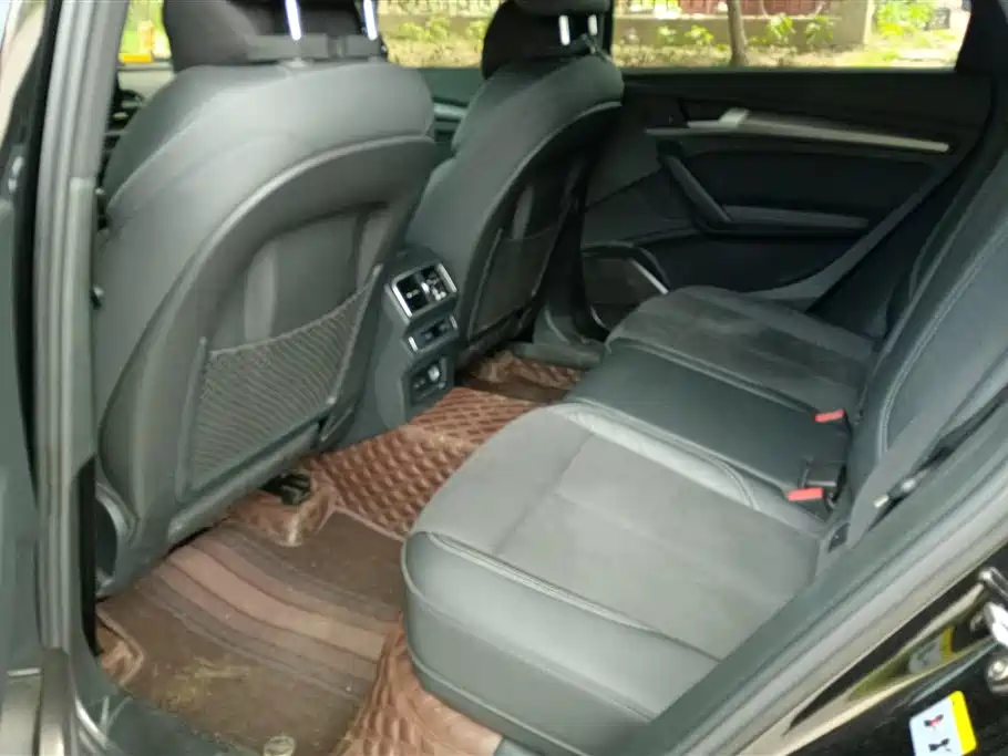 Audi Q5L Sportback 2023 — фото 11